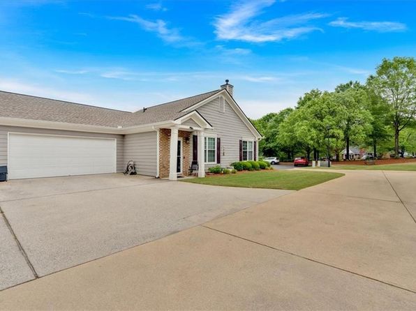1078 Camry Cir, Dallas, GA 30157