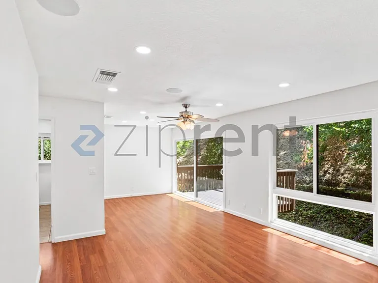 2101 Vanderslice Ct #14 — Photo 6