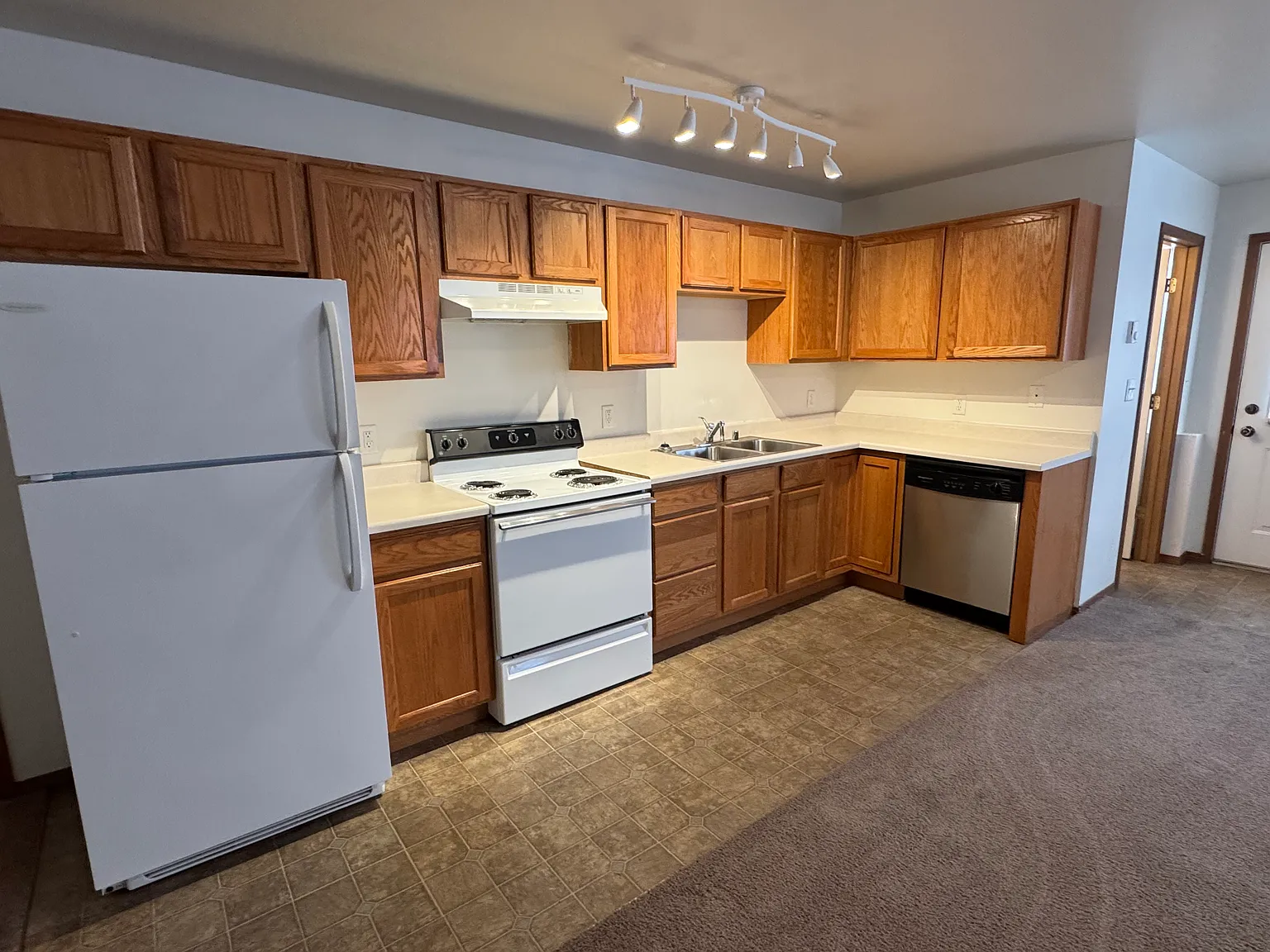 2 bed, $1,200 — Photo 2