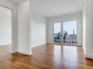 217 Green St APT 3B, Brooklyn, NY 11222