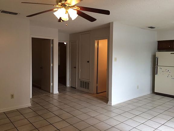 2nd image of 3011 Dundee Rd #B