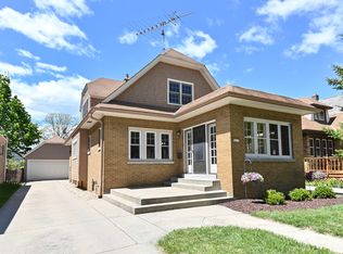 2613 N 61st St, Wauwatosa, WI 53213