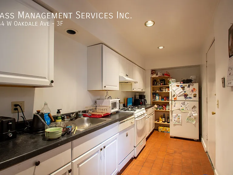 644 W Oakdale Ave #3F — Photo 1