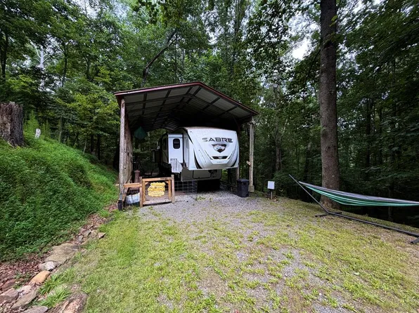 304 9th St, Ellijay, GA 30540