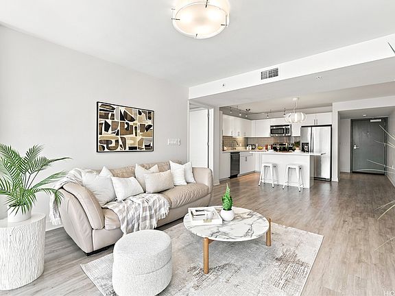 3rd image of 888 Kapiolani Blvd #1706