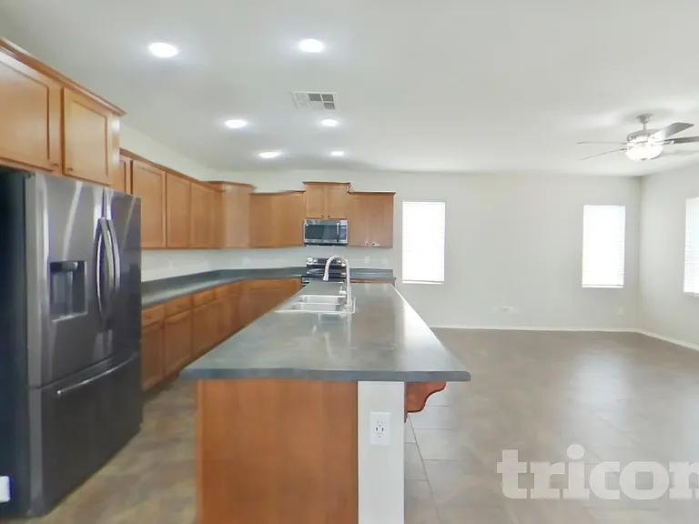 4930 E Del Rio Dr — Photo 5