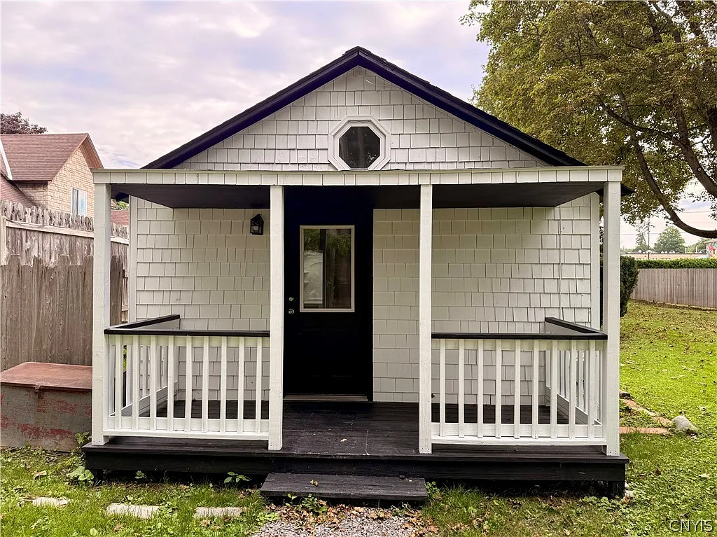 1 bed, 1.0 bath, 2085 sqft, $1,400 — Photo 1