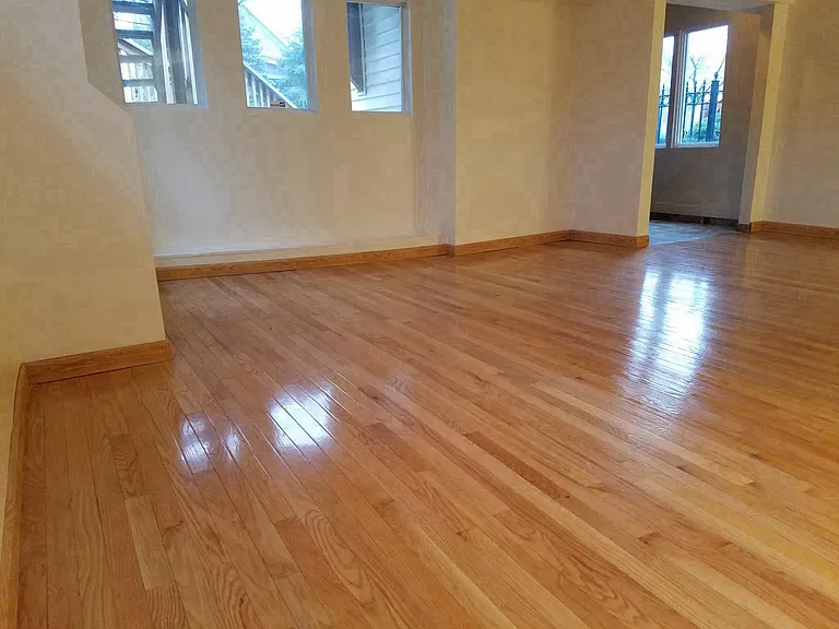 Spacious living room 2