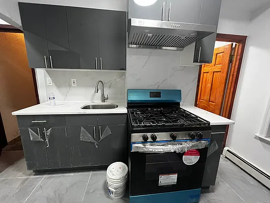 Rented by King Zone Realty Inc | media 8