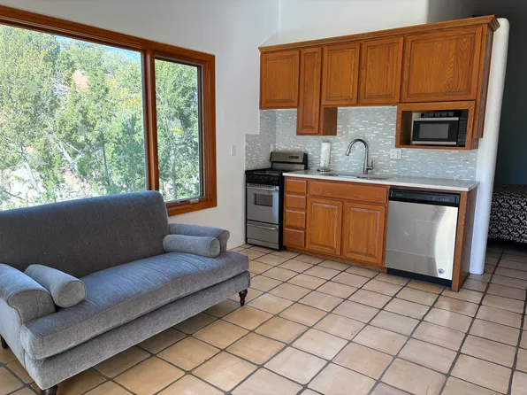 1281 Este Ln #A, Santa Fe, NM 87501