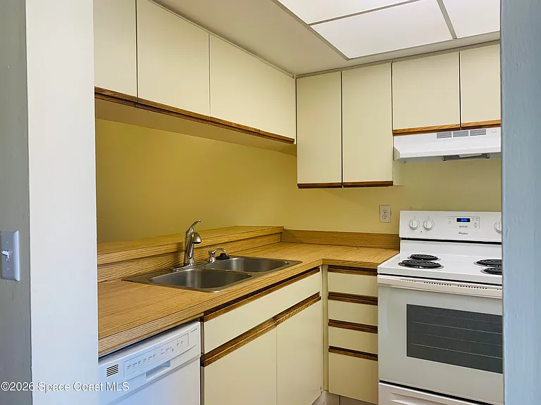 3092 Sir Hamilton Cir #4 — Photo 4