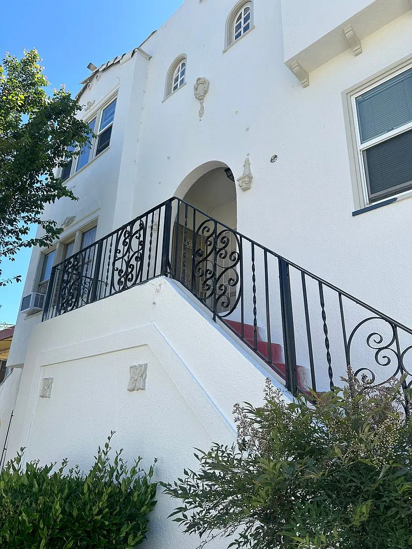 1009 E 22nd St — Photo 1