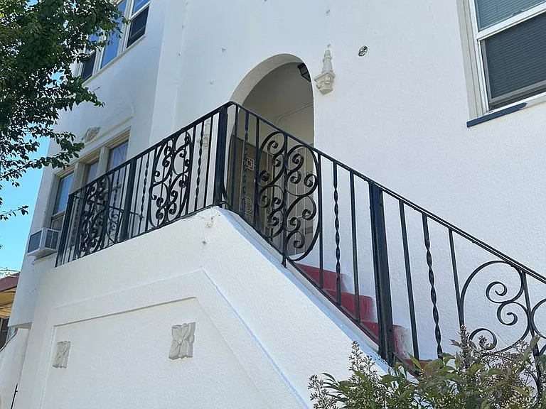 1009 E 22nd St — Photo 1