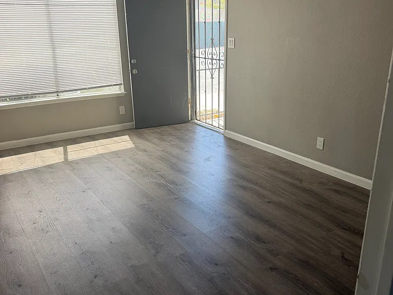 6420 Casada Way #6 — Photo 7