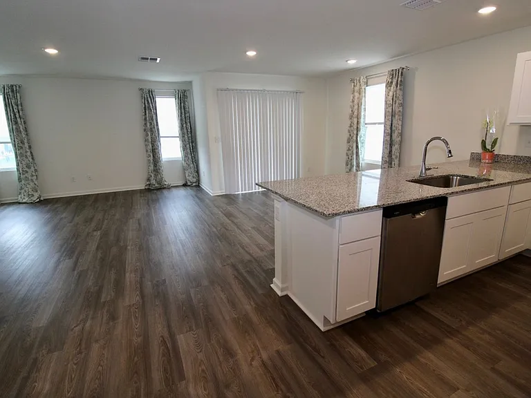 205 Landing Blvd — Photo 17