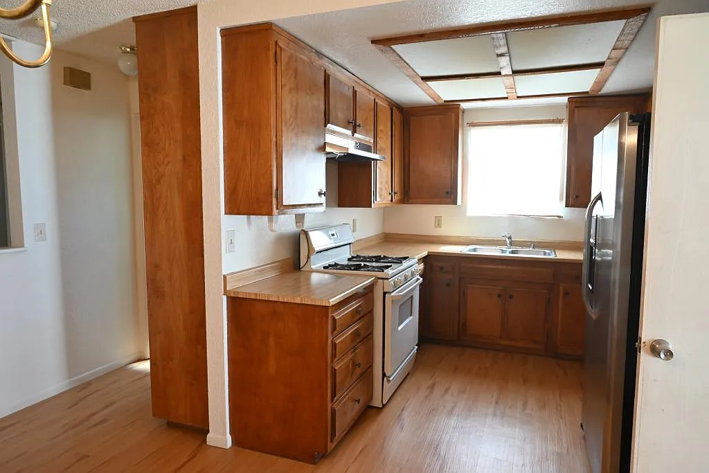 17330 Curtis Ave — Photo 4