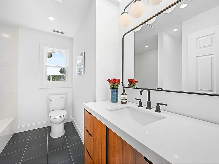 8 Millard St — Photo 31