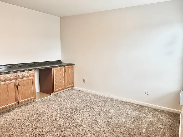 448 Riverdale Rd — Photo 15