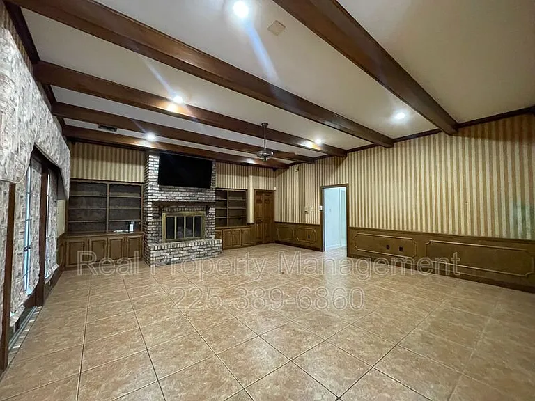 1022 Wooddale Blvd — Photo 2