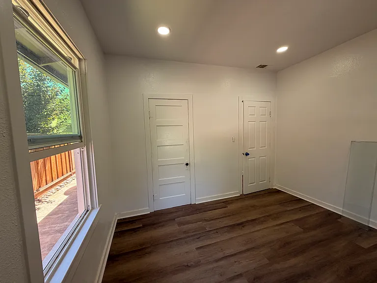 1022 Taft Ave — Photo 8