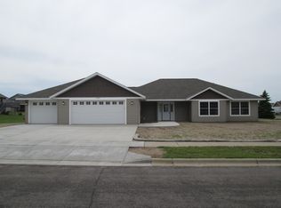 1147 Parkwood Loop, Saint Cloud, MN 56303