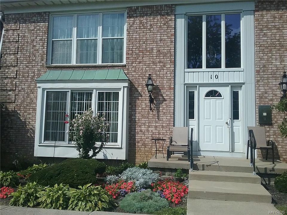 1st image of 10-1 Carriage Dr