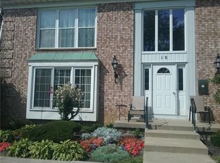 10-1 Carriage Dr, Orchard Park, NY 14127