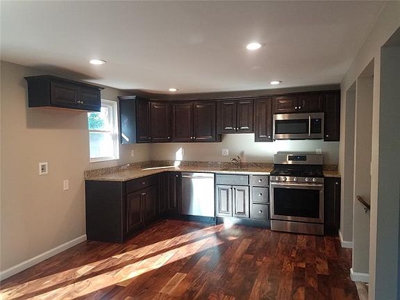 4th image of 146 Crescent Garden Dr