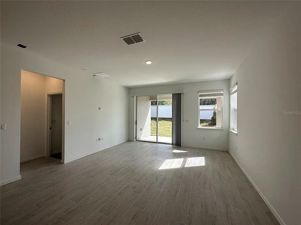 4 bed, 3.5 bath, 2236 sqft, $2,600 — Photo 3