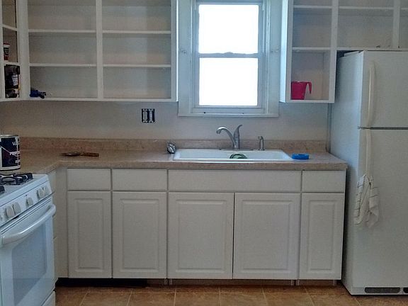 3rd image of 919 Lincoln Ave NW