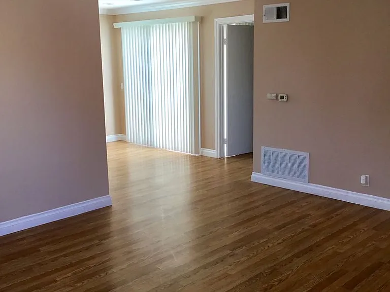 272 S Poplar Ave — Photo 2