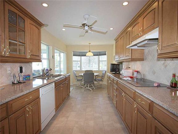 5th image of 2820 Coral Way