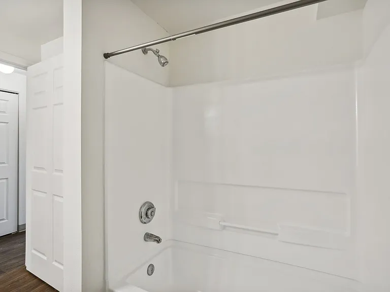 Woodfield Apartments — Photo 17