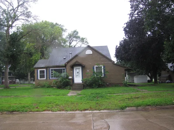 516 2nd St SE, Belmond, IA 50421