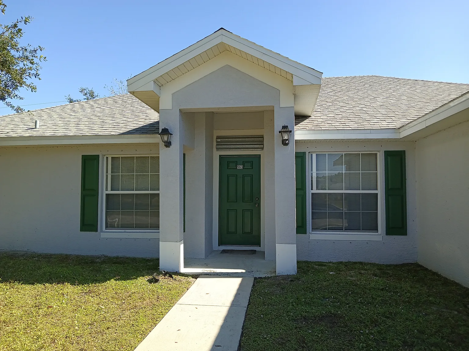 3 bed, 1860 sqft, $2,100 — Photo 2