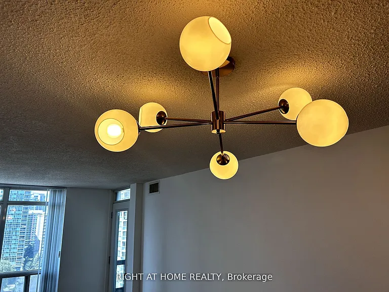 33 Empress Ave #602 — Photo 12