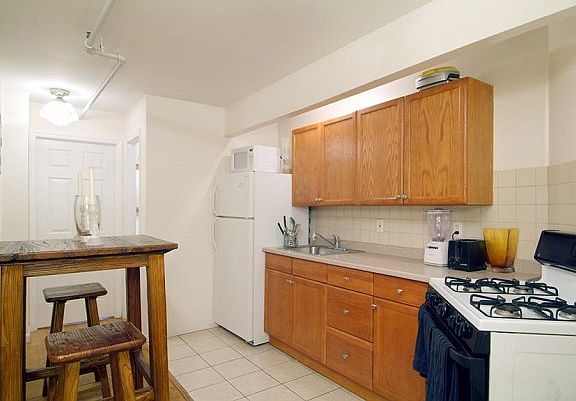 5th image of 231 W 138th St