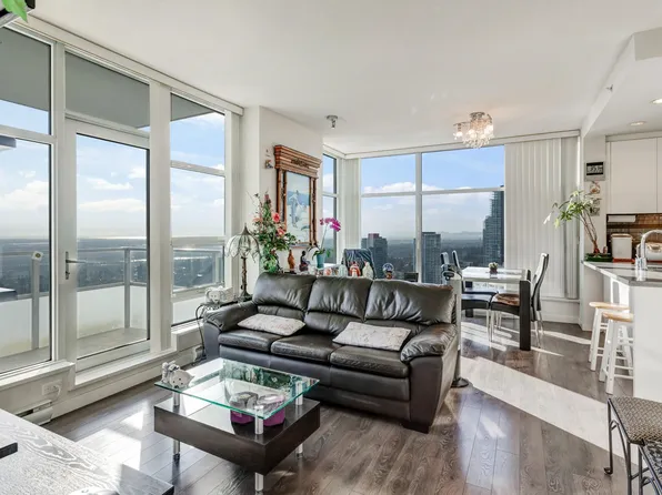 4880 Bennett St #3806, Burnaby, BC V5H 0C1