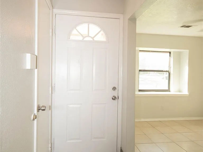 10902 Mosscrest Dr — Photo 3