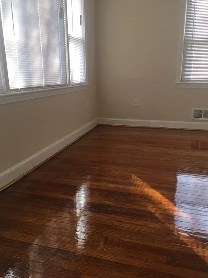 556 49TH PL NE — Photo 3