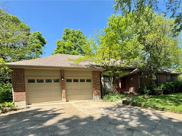 5212 Somerset Dr, Prairie Village, KS 66207