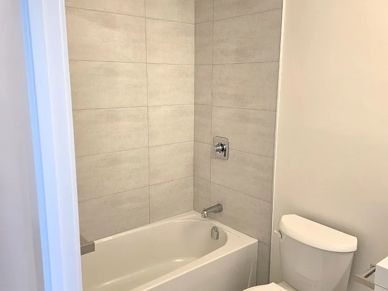 33 Erie Ave #808 — Photo 5