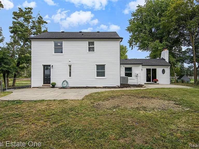 51275 Seven Mile Rd — Photo 27