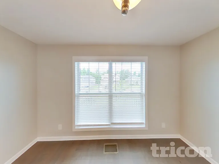 549 Medallion Cir — Photo 5
