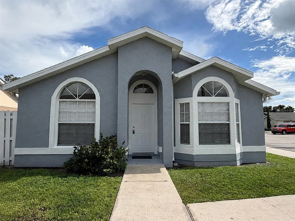 4 bed, 2.0 bath, 1263 sqft, $1,900 — Photo 1