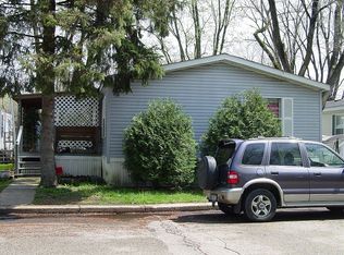 327 John Dr, Elgin, IL 60120