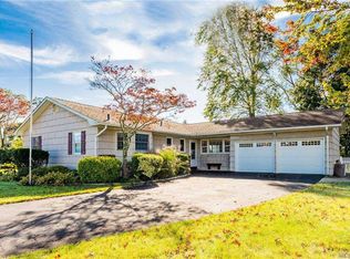 18 Phillips St, Bohemia, NY 11716
