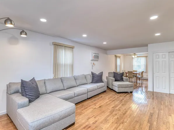 9709 Monmouth Ave APT C2, Margate City, NJ 08402