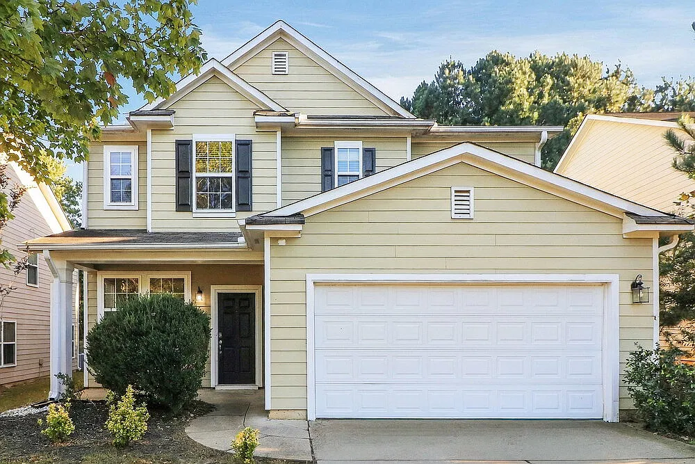 3 bed, 2.5 bath, 2578 sqft, $2,325 — Photo 1