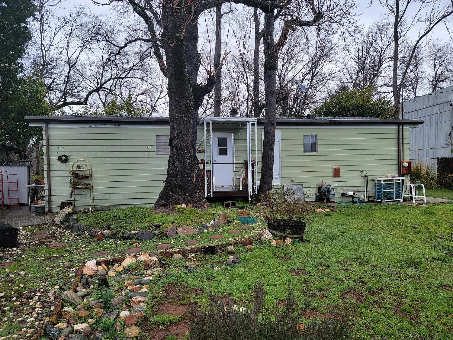 203 Robin St photo 1